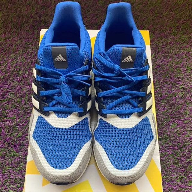 Adidas UltraBOOST S&L size 9.5 *preowned*