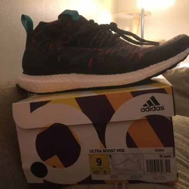 Men’s Adidas UltraBoost Mids Size 9/9.5