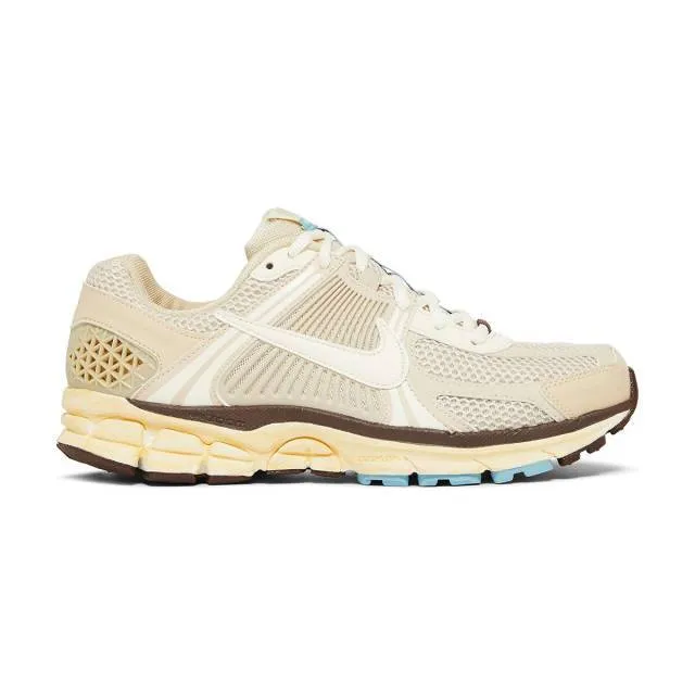 Nike Women's Air Zoom Vomero 5 (Oatmeal/ Tan Brown/ Pale...